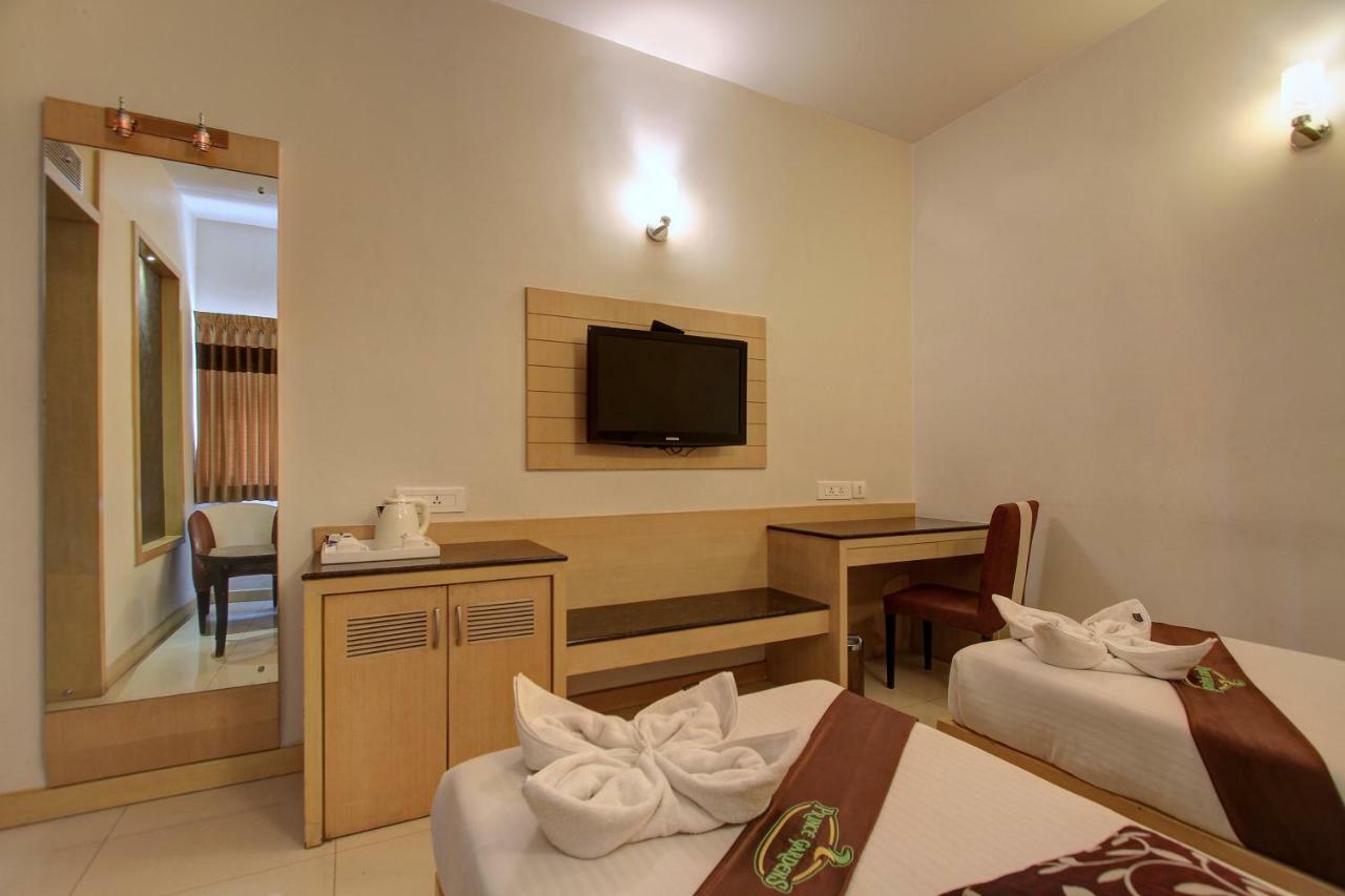 Hotel Prince Gardens Коимбатур Экстерьер фото